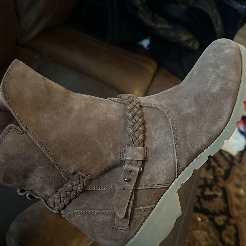 Teva Women's tan suede Ankle Boots - Picture 8 of 11